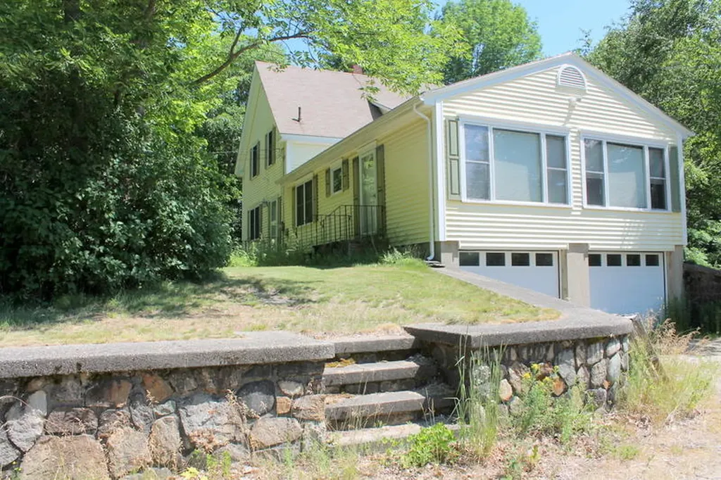 790 Pownal Road Auburn ME 04210