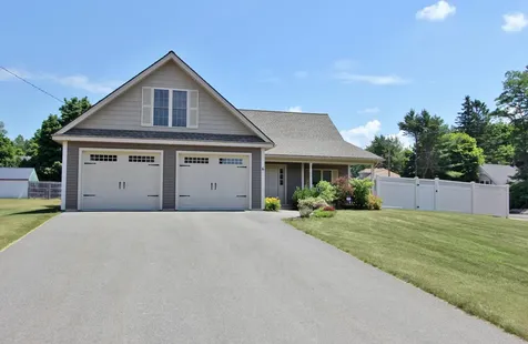 6 Chickadee Lane Hampden ME 04444