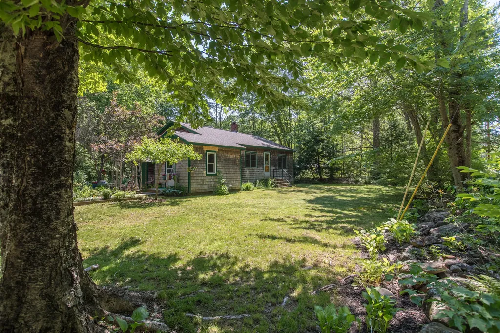 70 Thurlow Road Lincolnville ME 04849