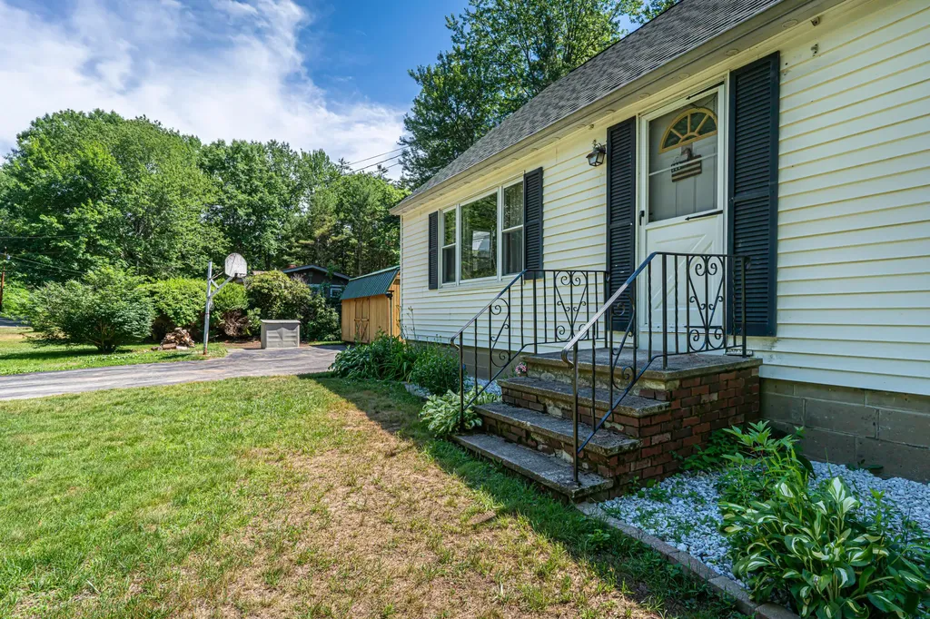 29 Sandy Lane Dover NH 03820