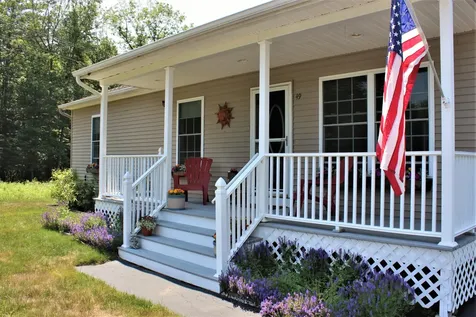 49 Streamside Drive Auburn ME 04210