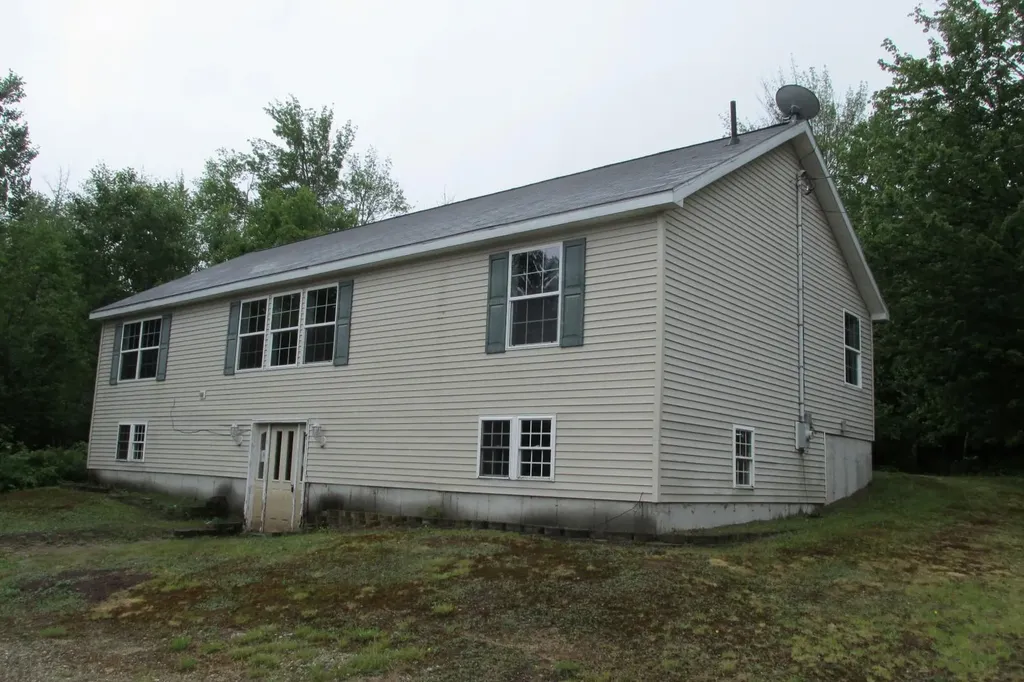 7 Hidden Falls Lane West Paris ME 04289