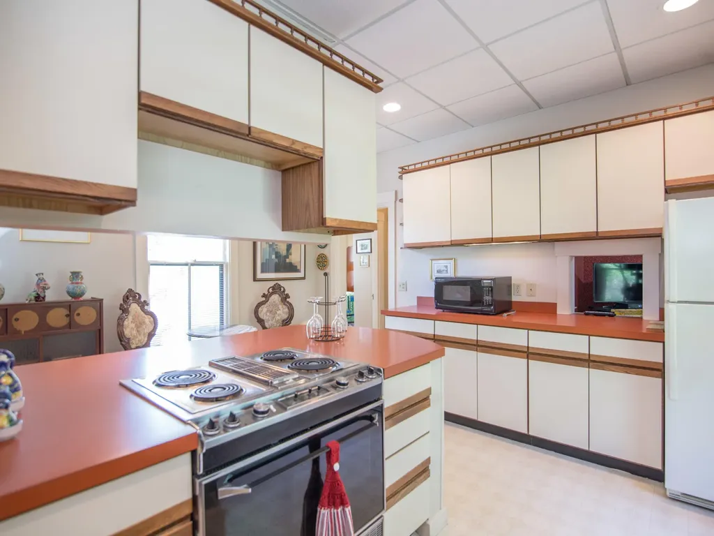 66 School Street Gardiner ME 04345