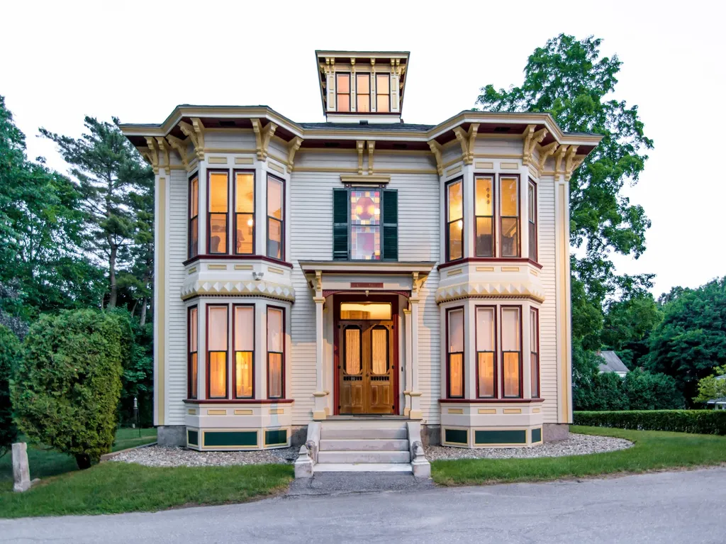 66 School Street Gardiner ME 04345