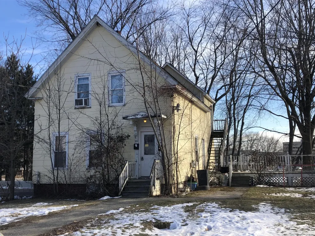 16 Wood Street Auburn ME 04210