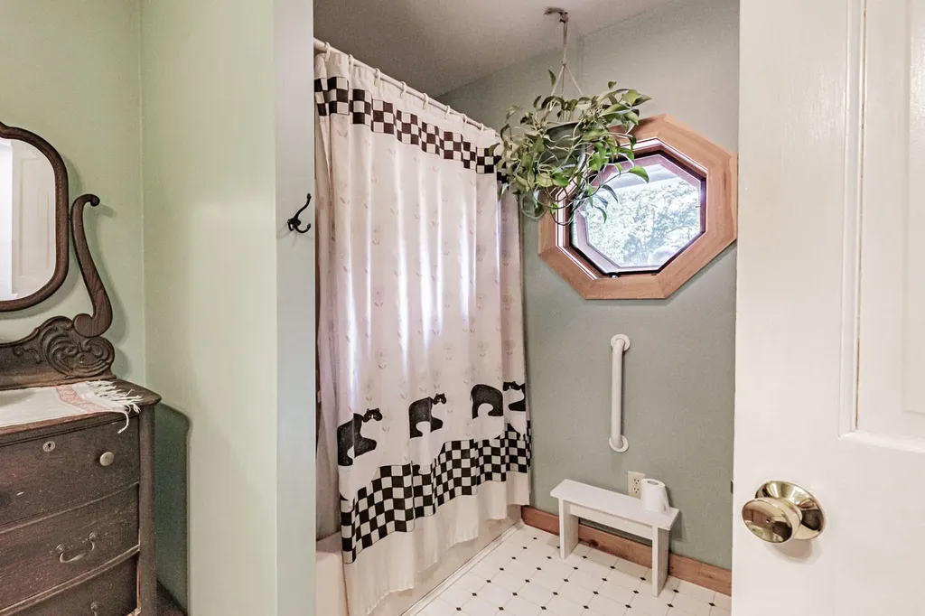 472 Waldoboro Road Washington ME 04574