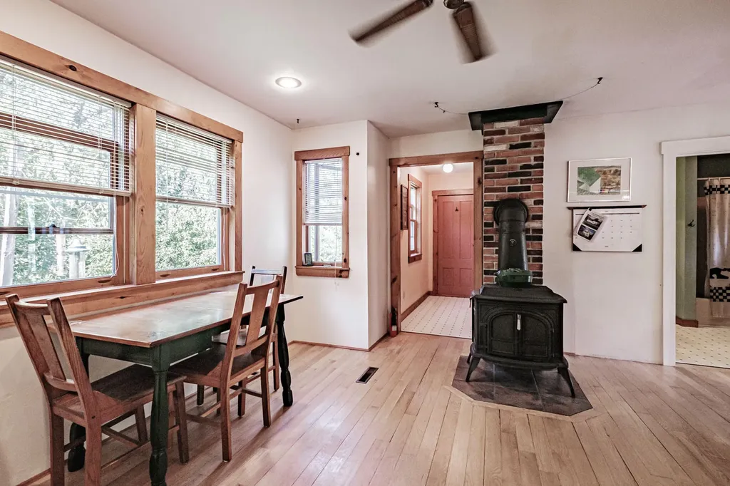 472 Waldoboro Road Washington ME 04574