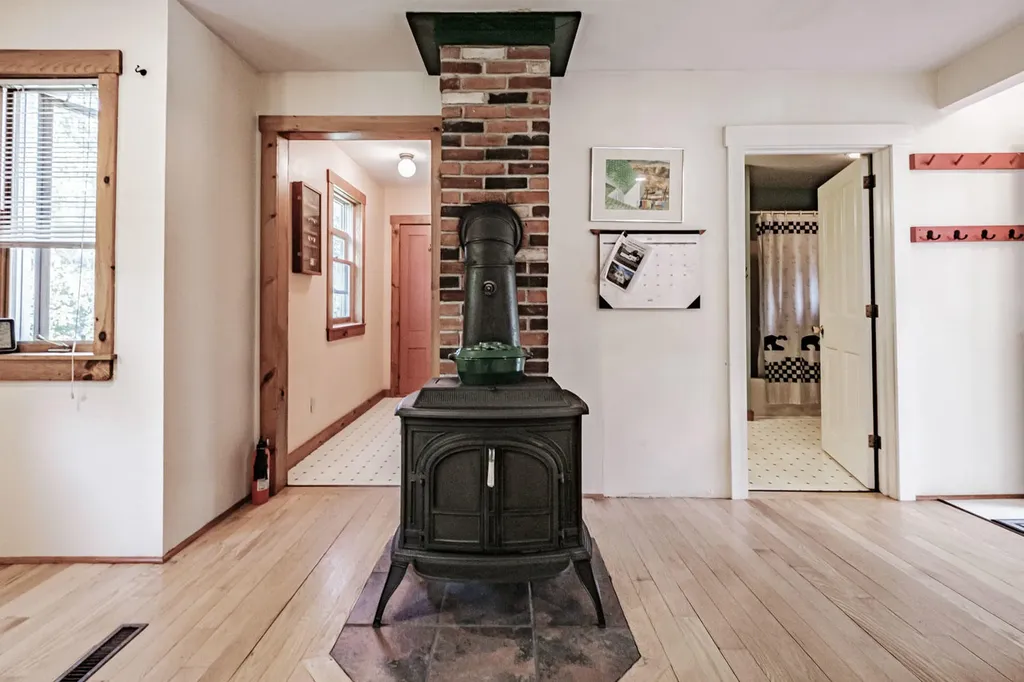 472 Waldoboro Road Washington ME 04574