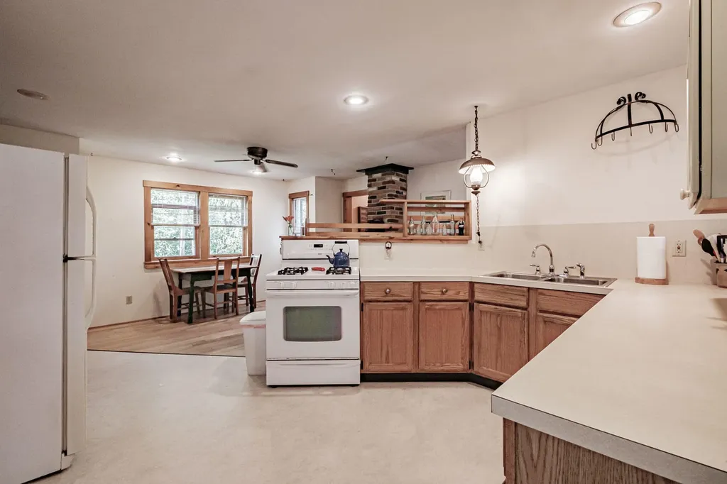 472 Waldoboro Road Washington ME 04574