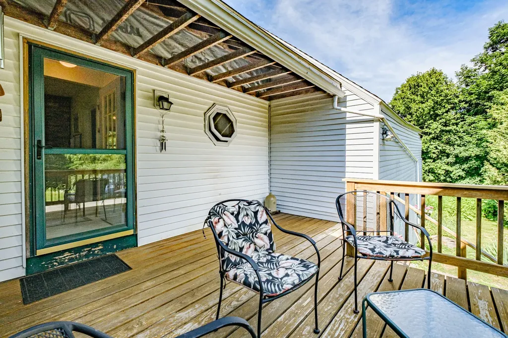 472 Waldoboro Road Washington ME 04574