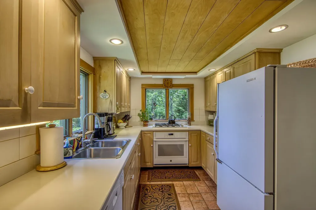 24 Wagner Drive Brooklin ME 04616