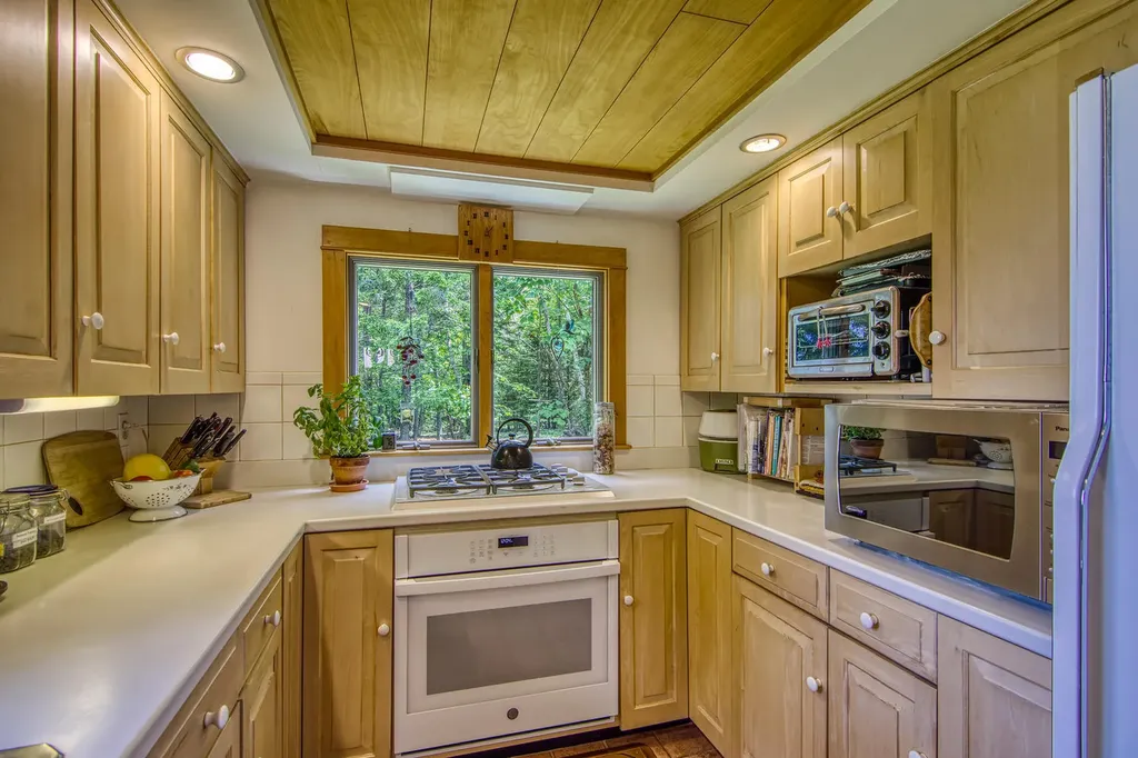 24 Wagner Drive Brooklin ME 04616