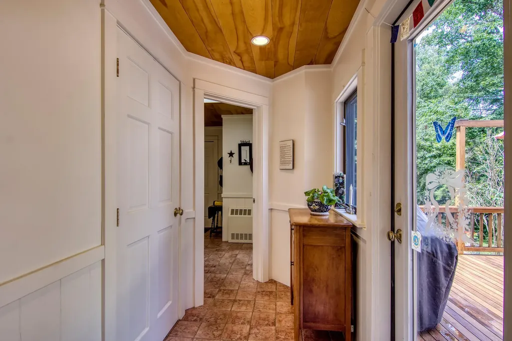 24 Wagner Drive Brooklin ME 04616
