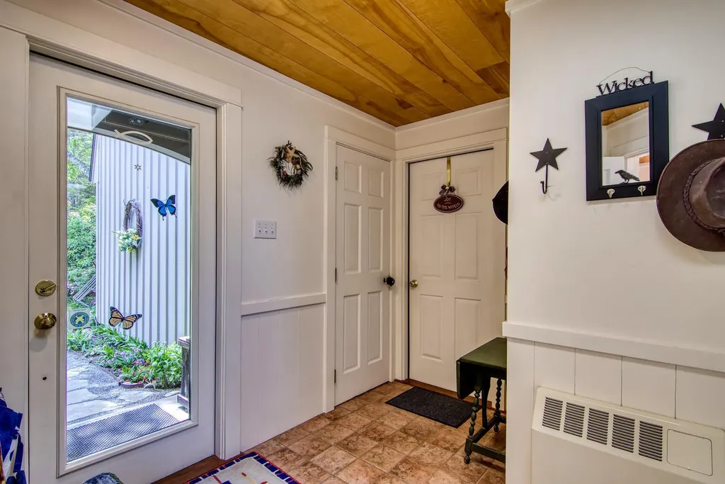 24 Wagner Drive Brooklin ME 04616