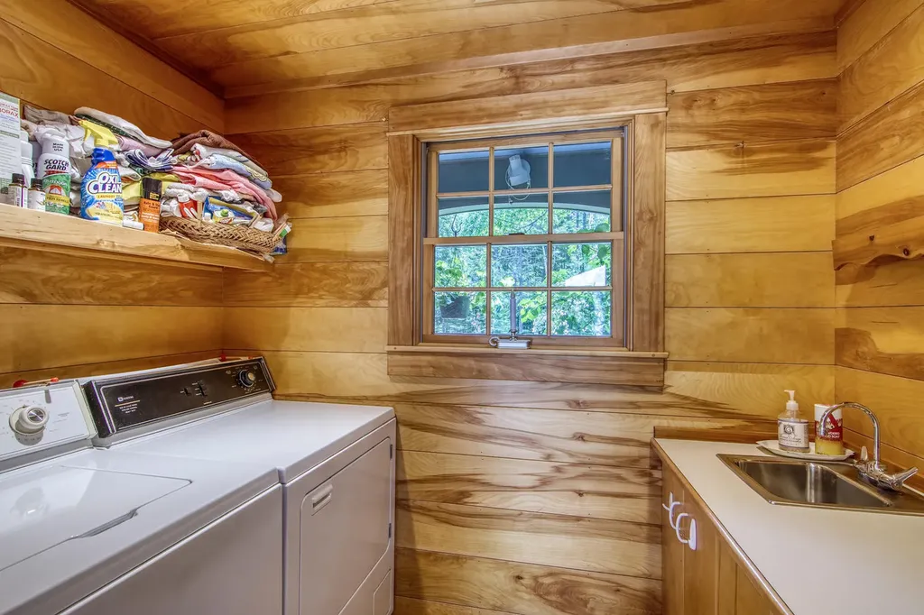 24 Wagner Drive Brooklin ME 04616
