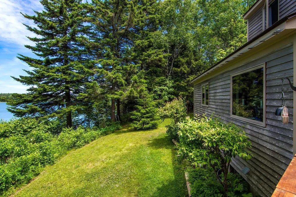 24 Wagner Drive Brooklin ME 04616