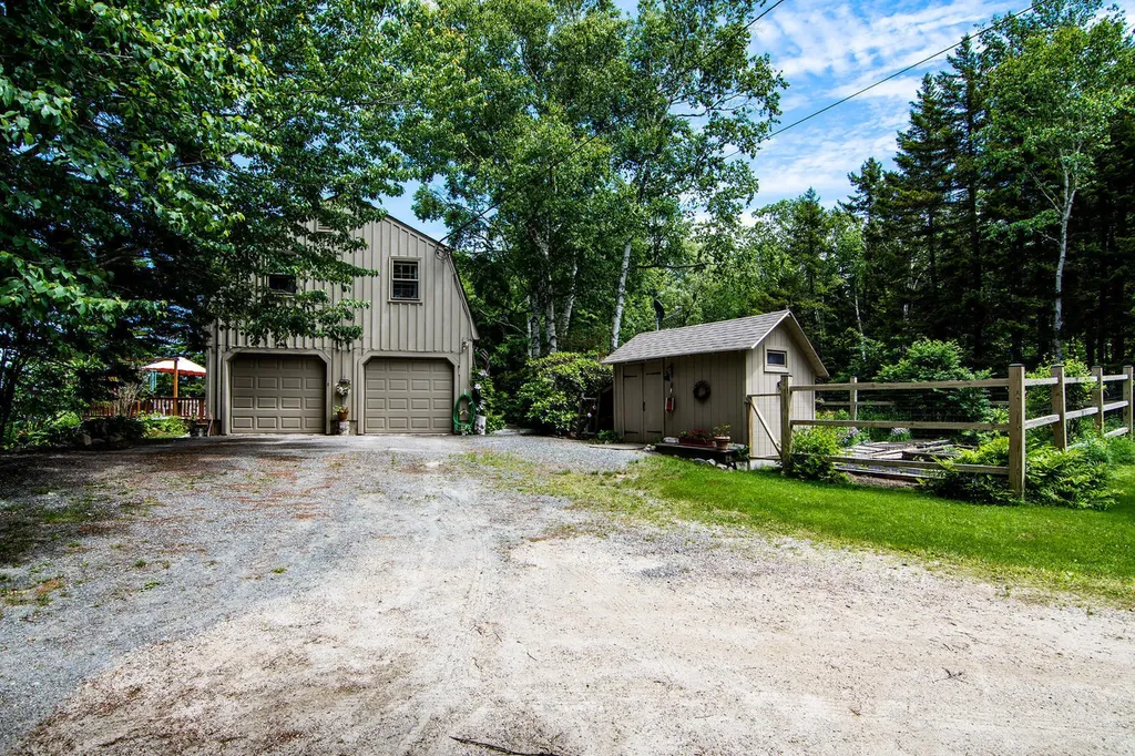 24 Wagner Drive Brooklin ME 04616