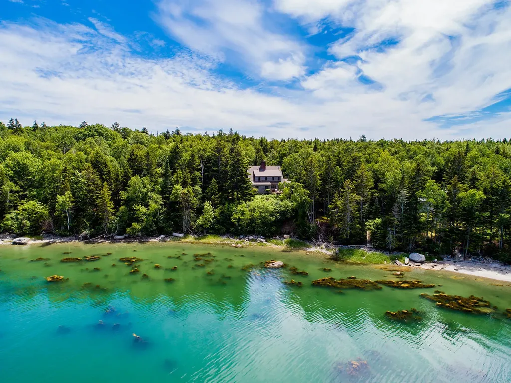 24 Wagner Drive Brooklin ME 04616