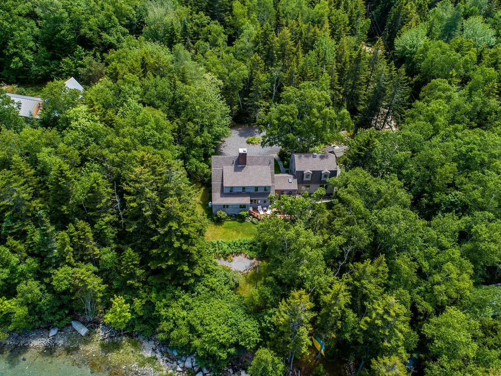 24 Wagner Drive Brooklin ME 04616