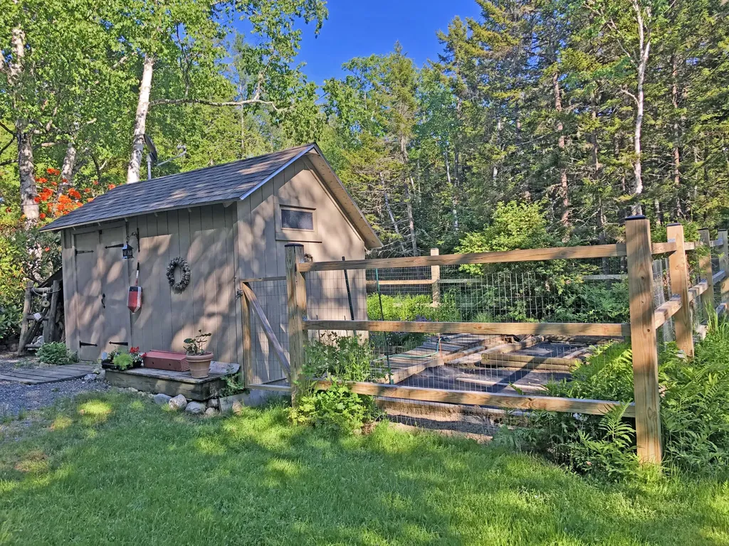 24 Wagner Drive Brooklin ME 04616