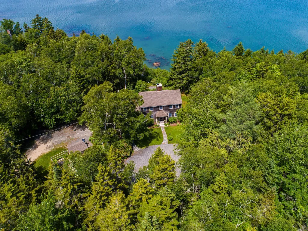 24 Wagner Drive Brooklin ME 04616