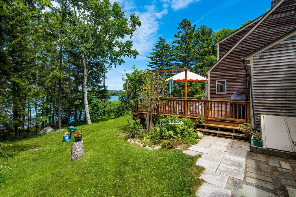 24 Wagner Drive Brooklin ME 04616