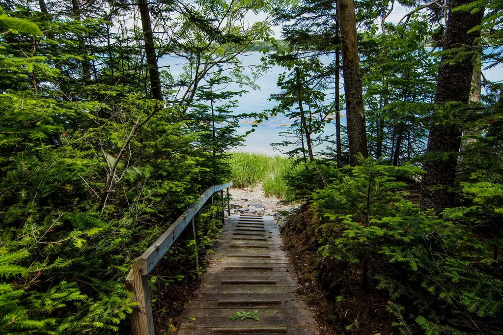 24 Wagner Drive Brooklin ME 04616