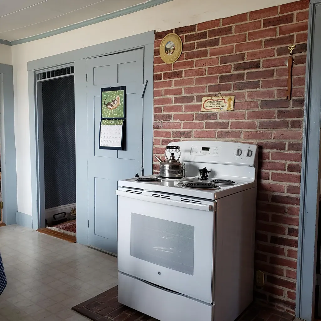14 Old Route 1 Waldoboro ME 04572