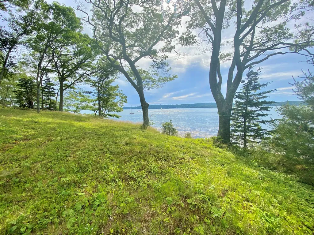 606 Ocean Point Road Boothbay ME 04544