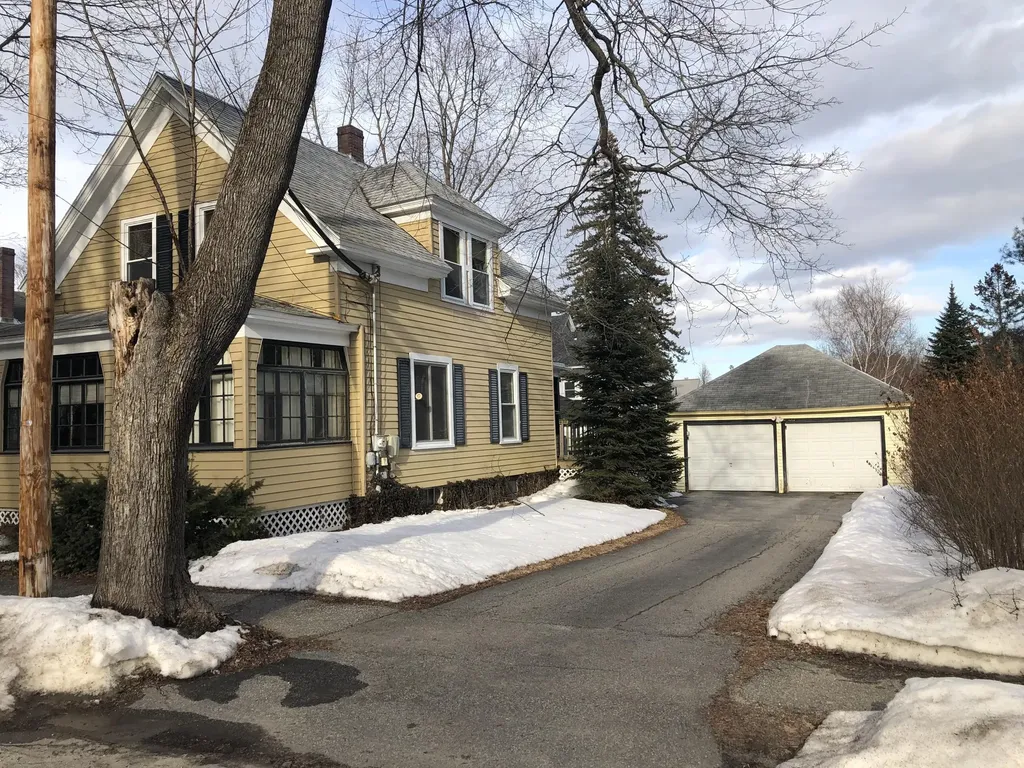 27 Dexter Avenue Auburn ME 04210