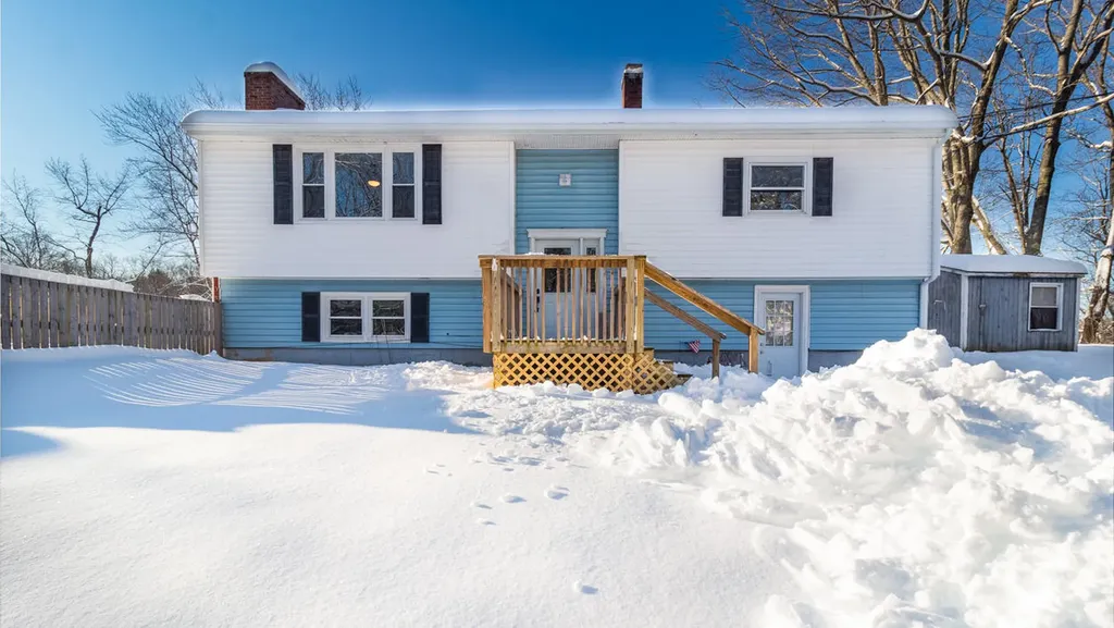 36 River Road Topsham ME 04086