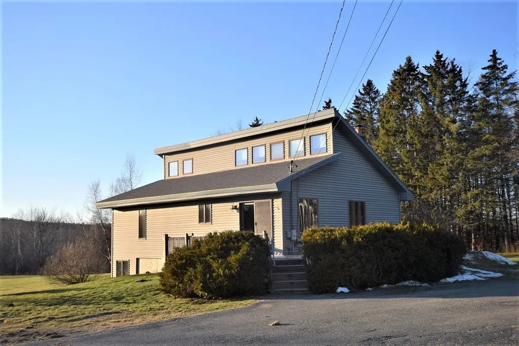 340 Hudson Road Glenburn ME 04401