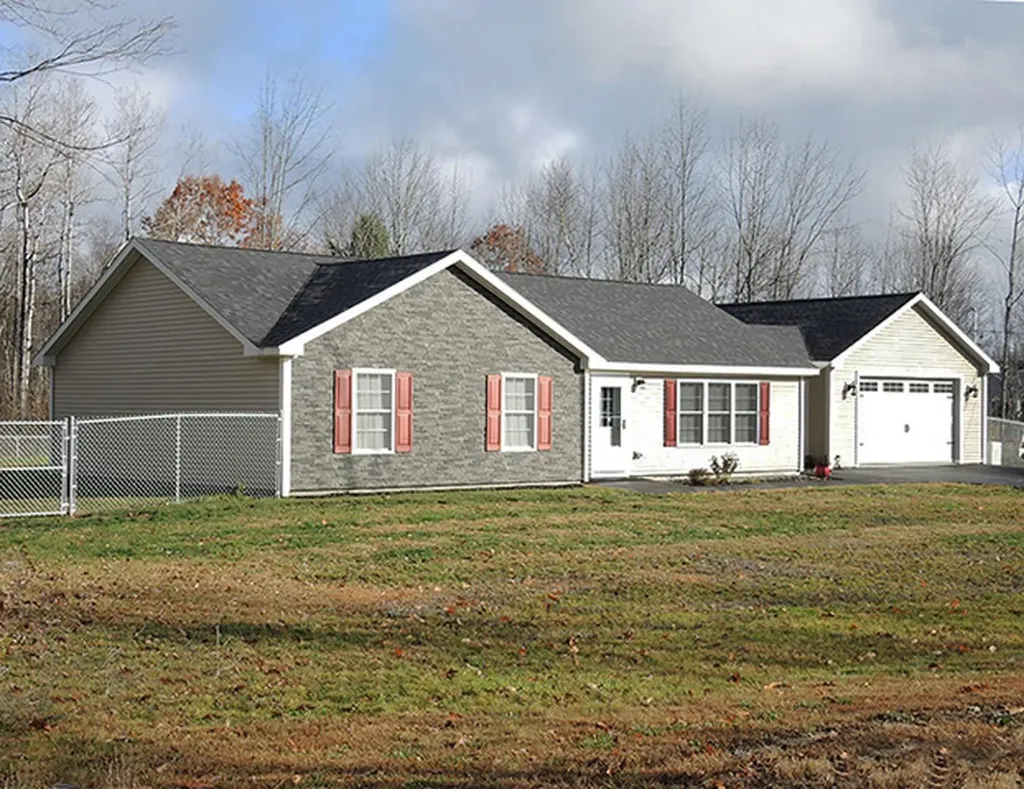 13 Oakwood Road West Gardiner ME 04345