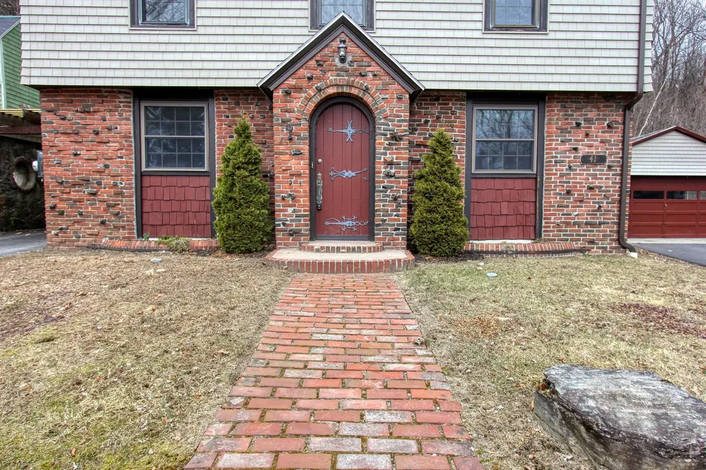 41 Hillsdale Street Auburn ME 04210