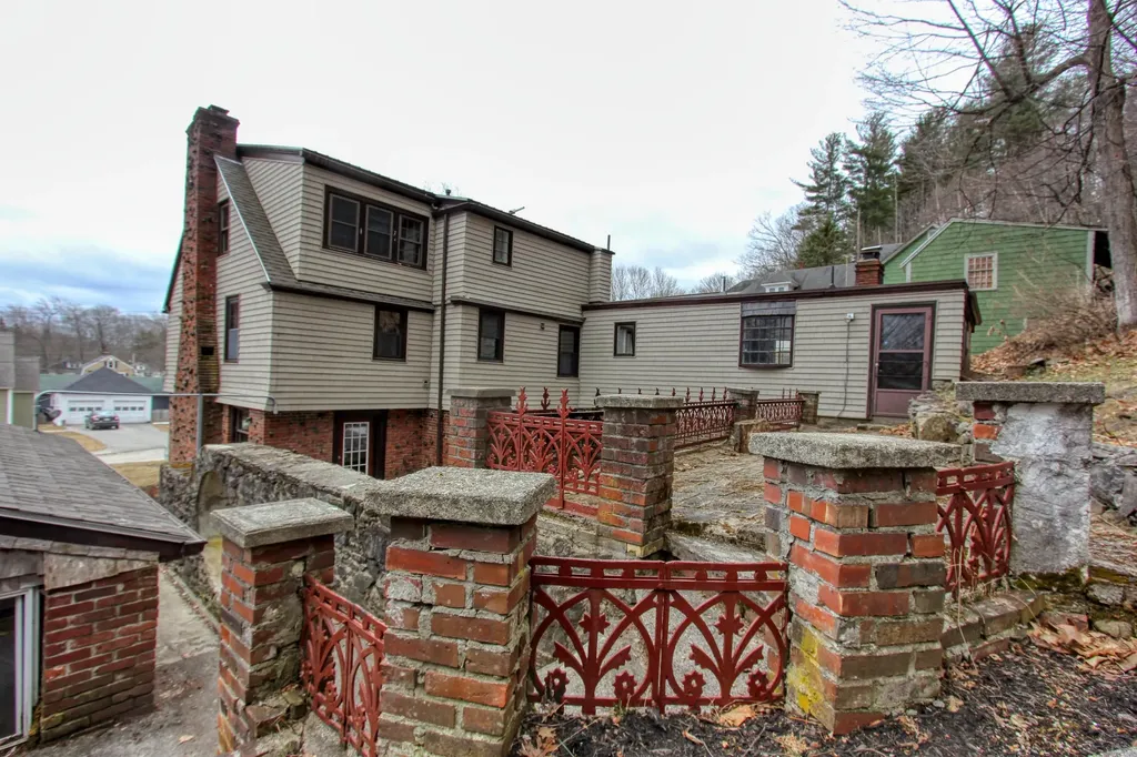 41 Hillsdale Street Auburn ME 04210
