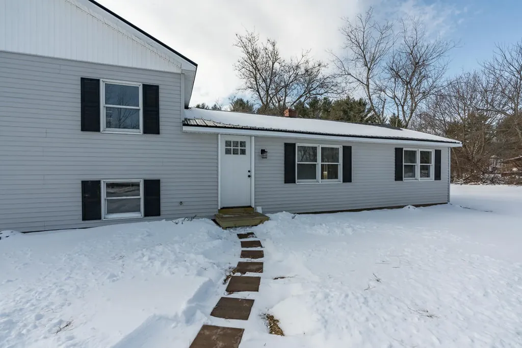 360 Post Road Bowdoinham ME 04008
