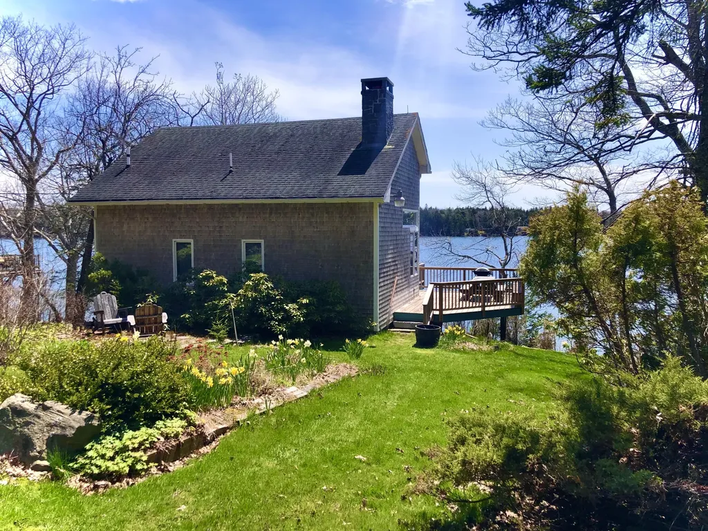 111 Cottage Road Cushing ME 04563