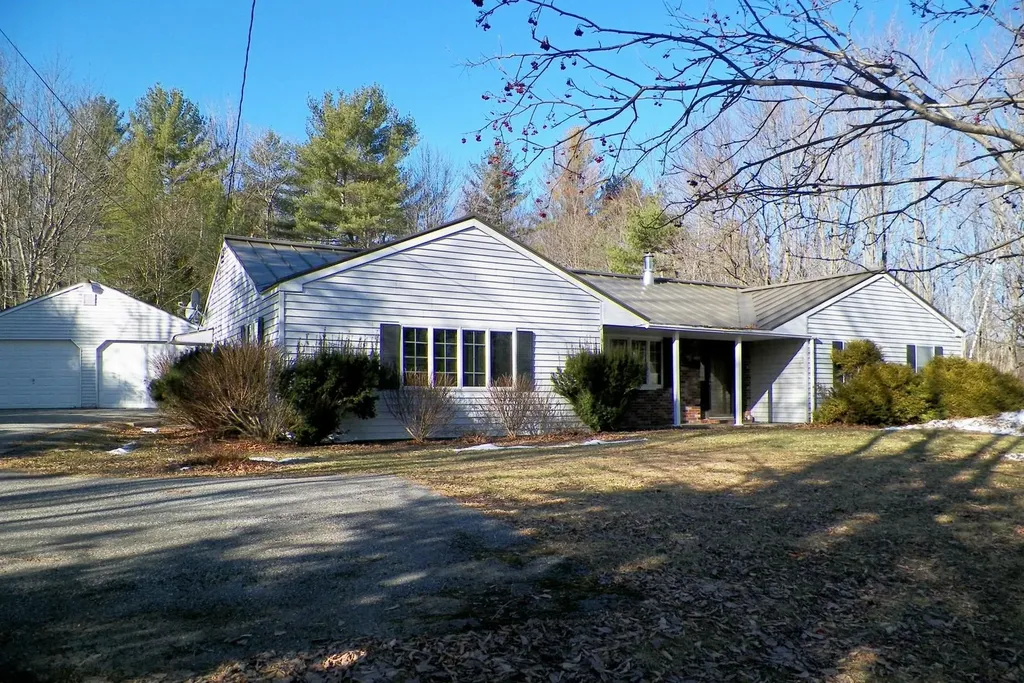 3066 Middle Road Sidney ME 04330