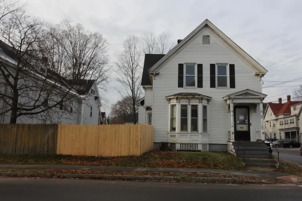 136 Summer Street Auburn ME 04210