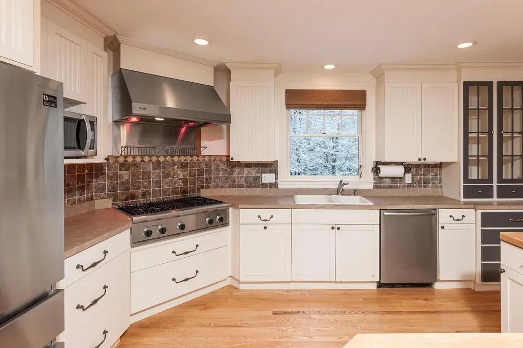 40 Boban Street York ME 03909