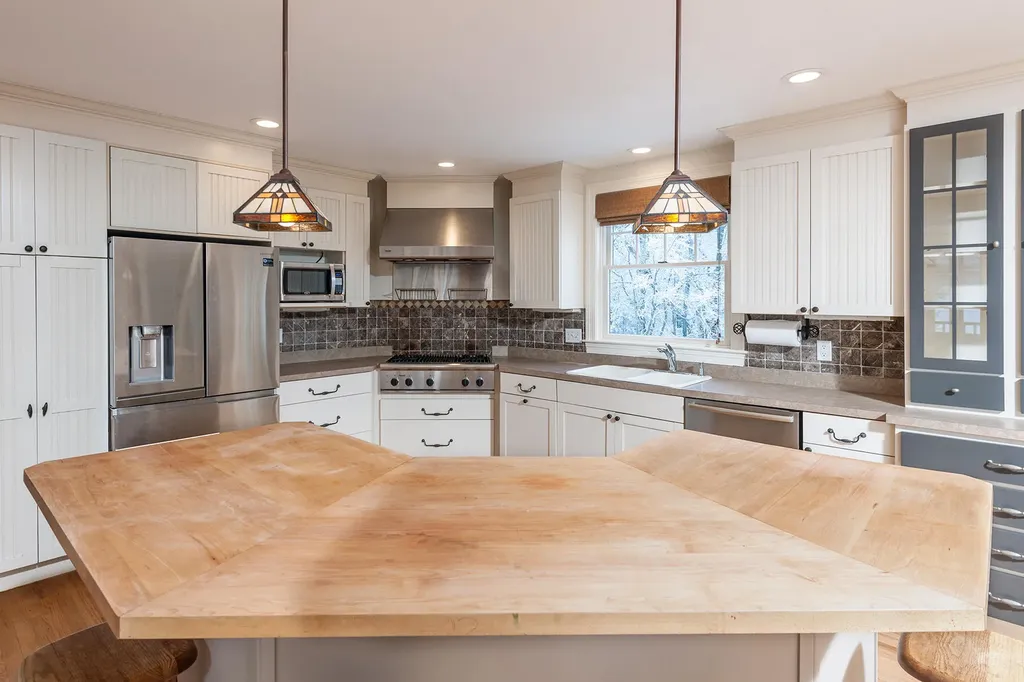 40 Boban Street York ME 03909