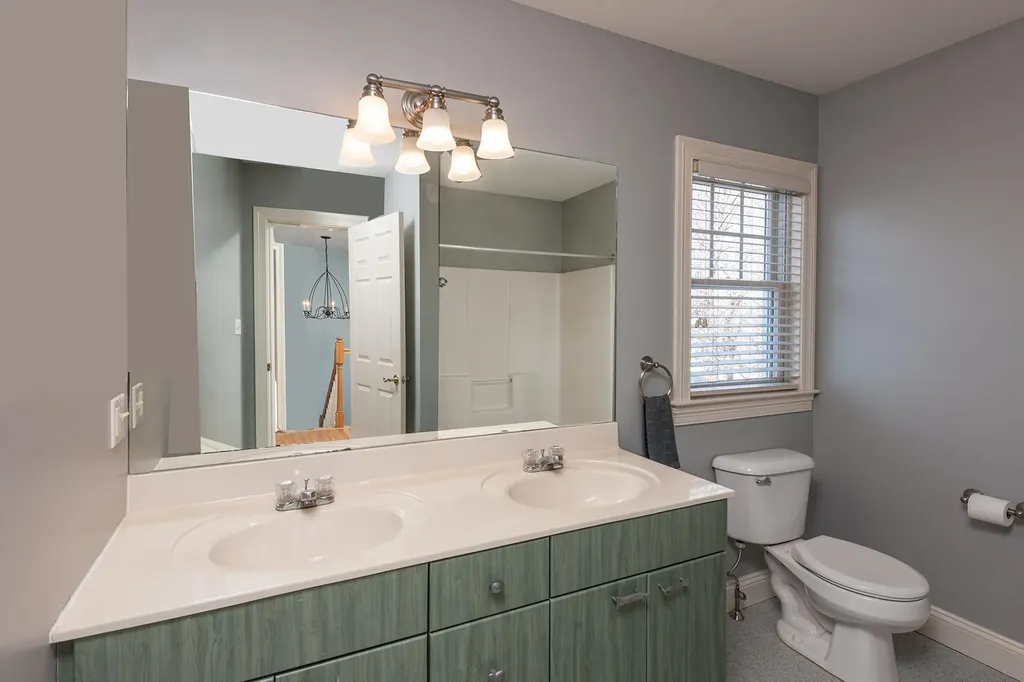 40 Boban Street York ME 03909