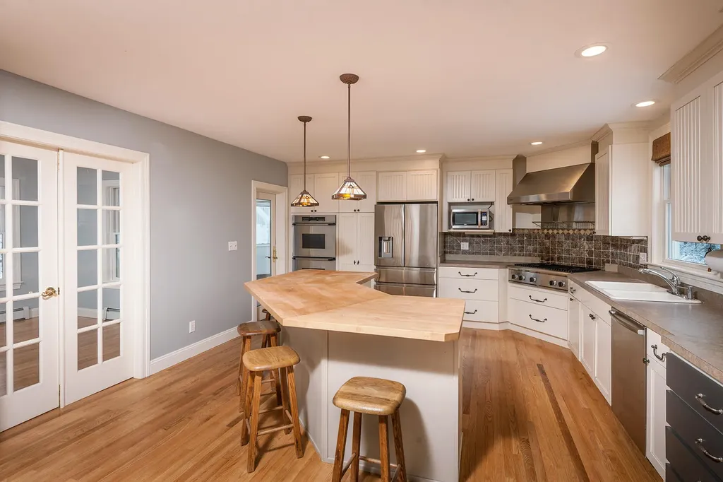 40 Boban Street York ME 03909