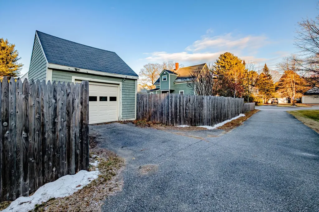 296 Maine Street Brunswick ME 04011