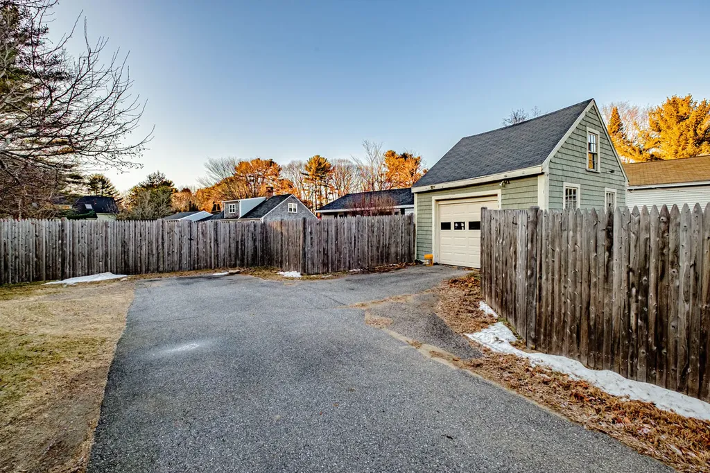 296 Maine Street Brunswick ME 04011