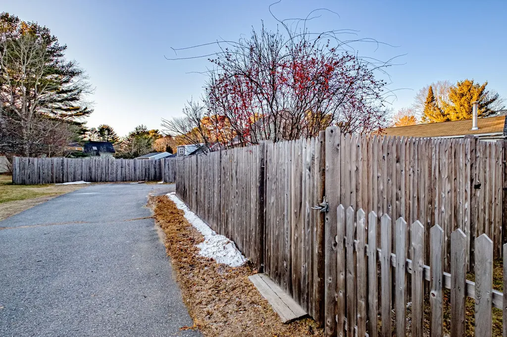 296 Maine Street Brunswick ME 04011