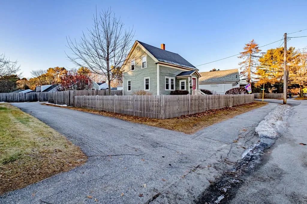 296 Maine Street Brunswick ME 04011