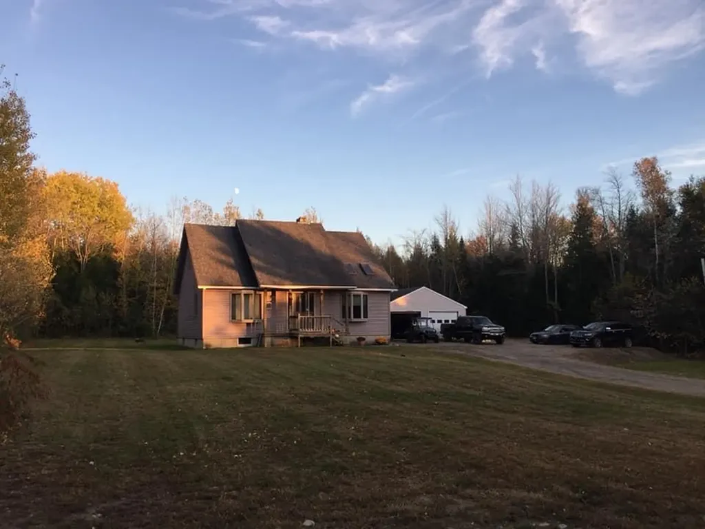 872 Enfield Road Lincoln ME 04457