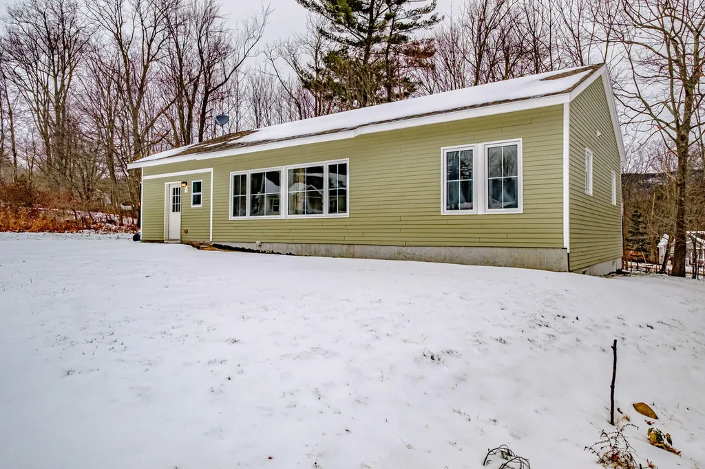 5 Glenfield Circle Camden ME 04843