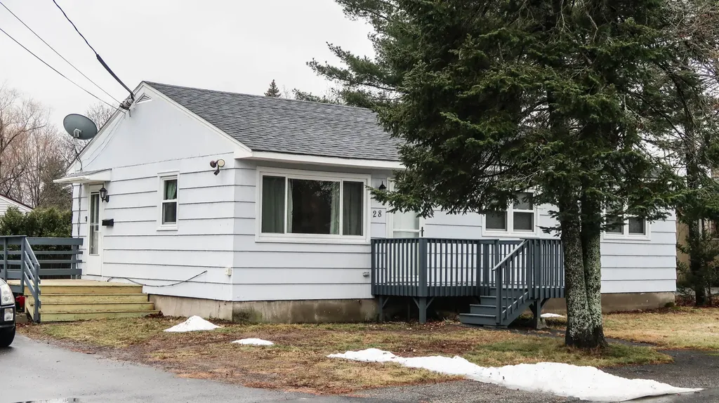 28 Mayflower Road Augusta ME 04330